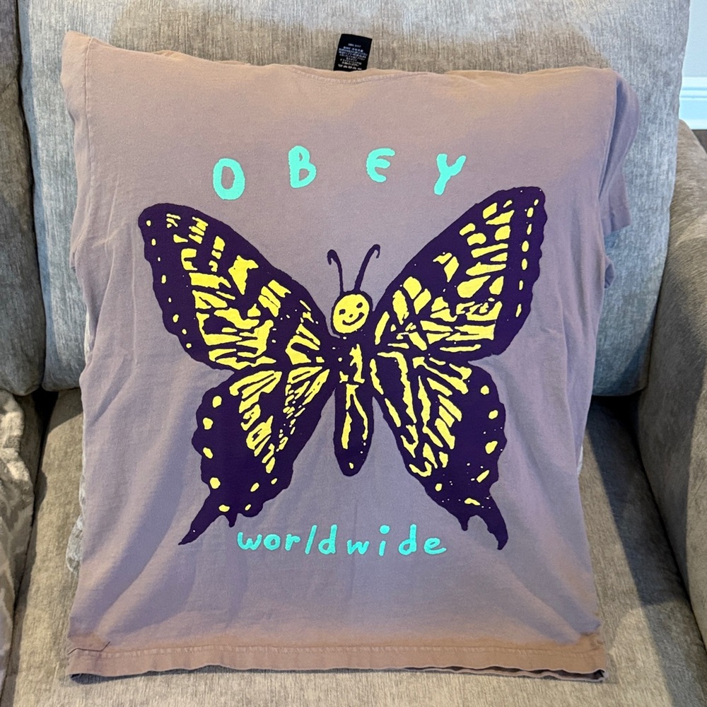 Obey butterfly shirt in M in excellent condition!